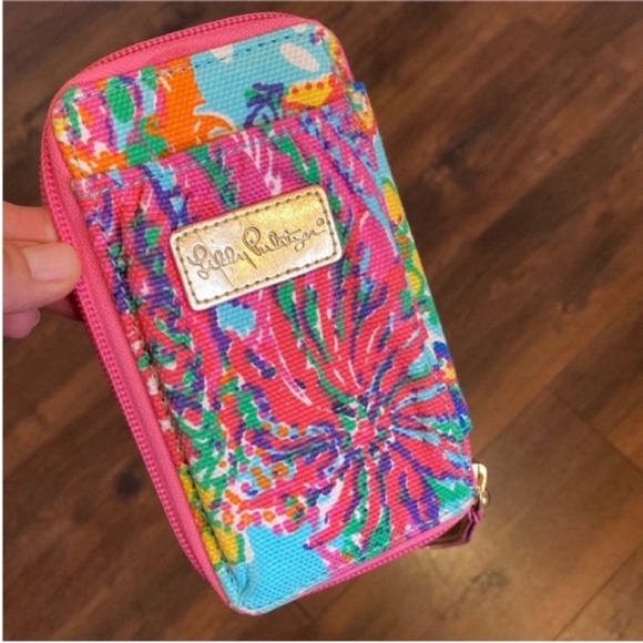 Lilly Pulitzer Handbags - Lilly Pulitzer Wallet Tiki Palm Wristlet Wallet Pink